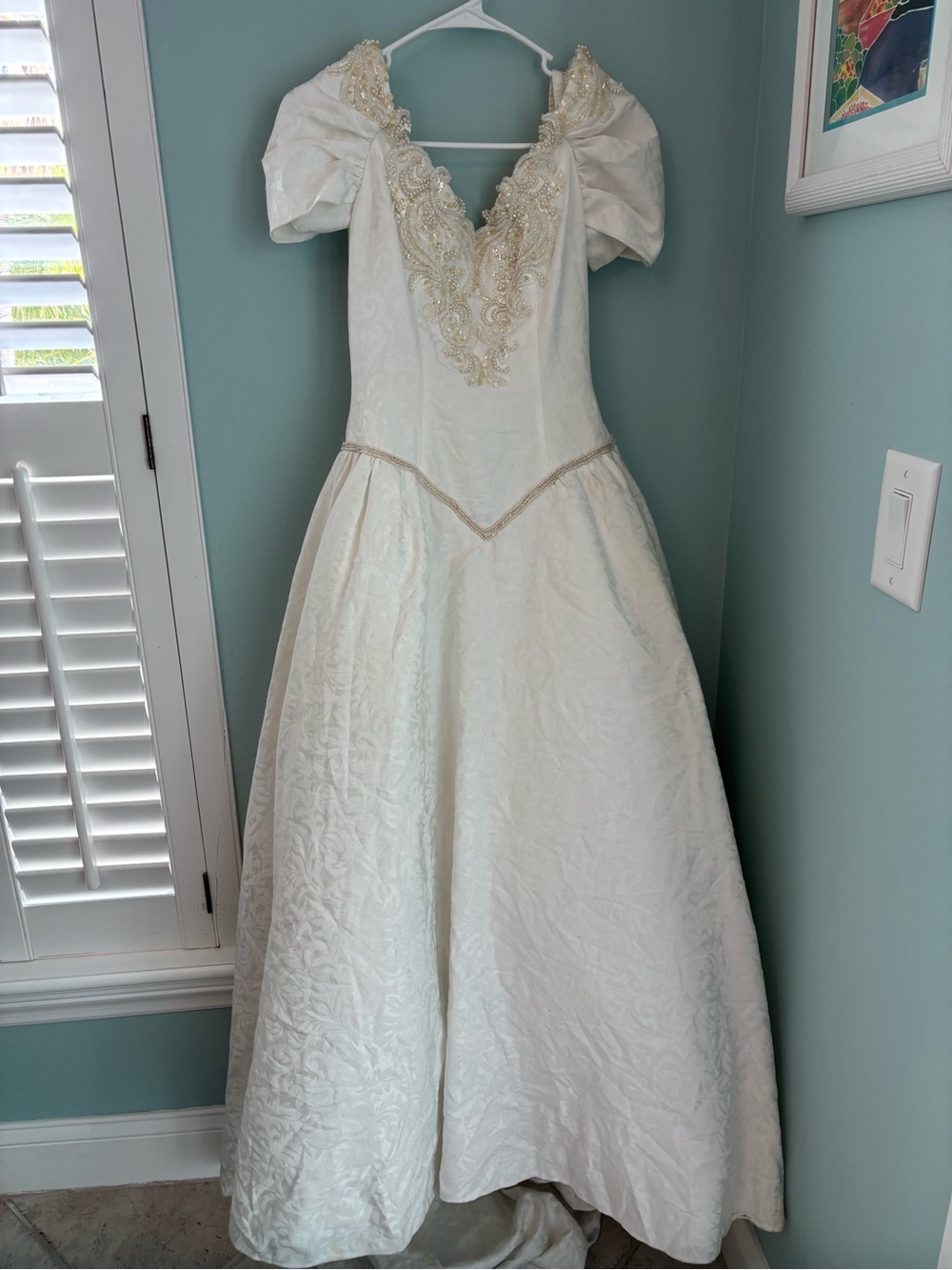 Vintage-David’s Bridal St. Tropez Winter White Wedding Gown. Size 4